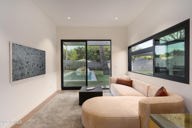 Building Photo - 5311 E Mitchell Dr