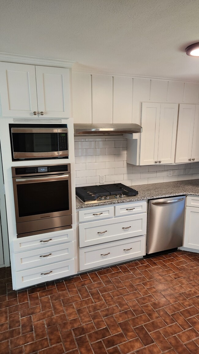 Building Photo - 3114 Tanglewood Dr