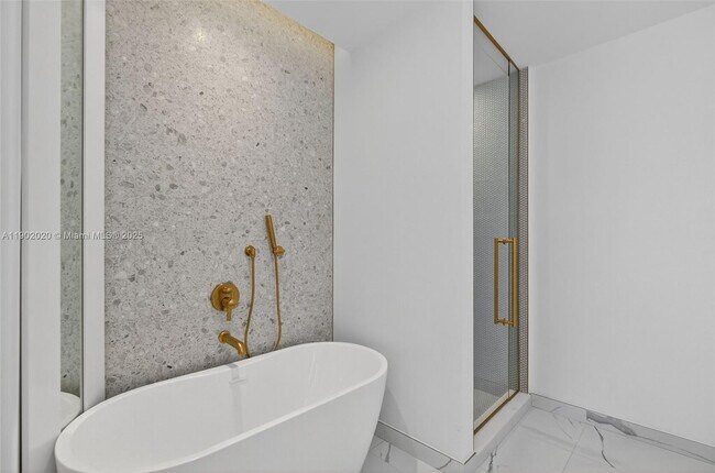 Building Photo - 2655 S Bayshore Dr