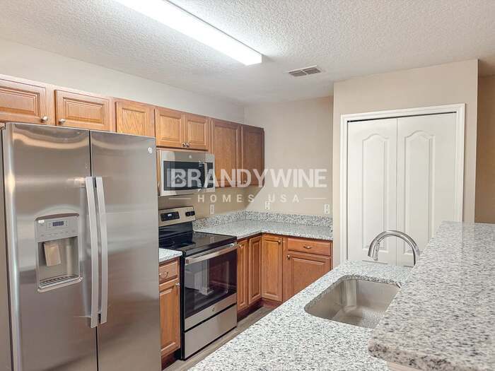 Building Photo - 8269 Halls Hammock Ct