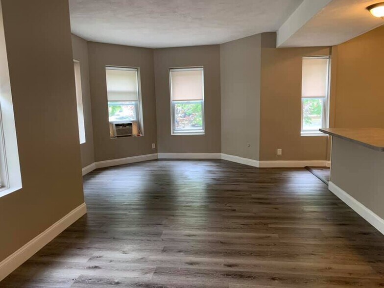 Building Photo - 1862 Beacon St