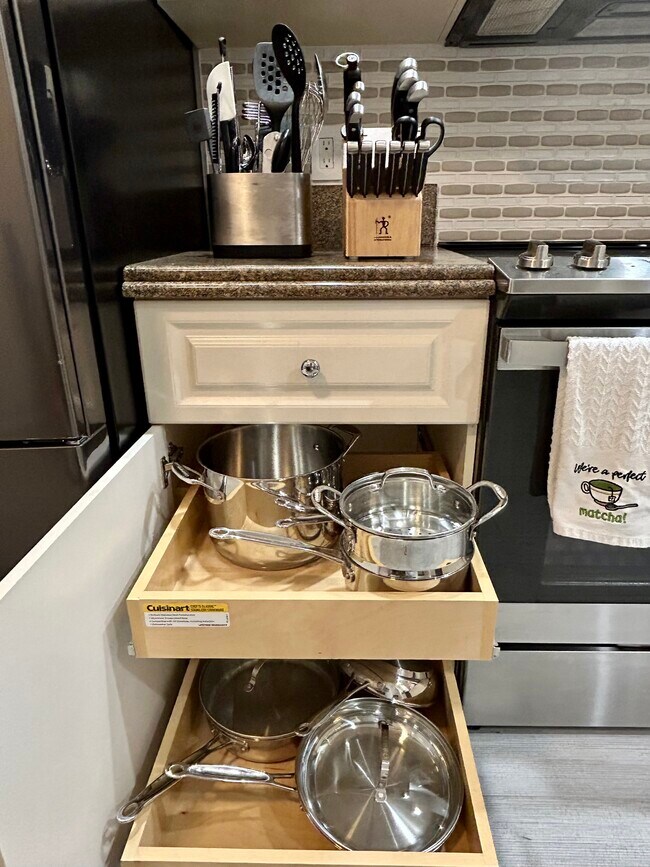 Chef's Cuisinart Stainless Steel Cookware, Cooking Equipment & Henckels - 28 Harbour Isle Dr W