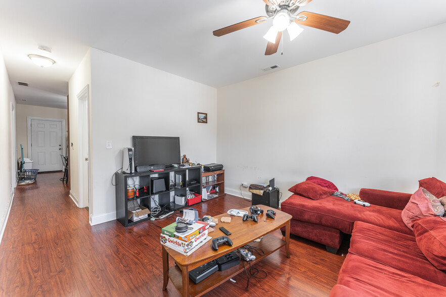 Building Photo - 2911 N Ridgeway Ave