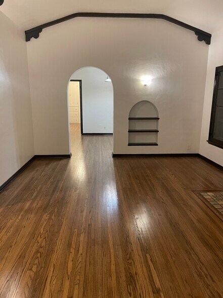 Living room - 1208 W 81st Pl