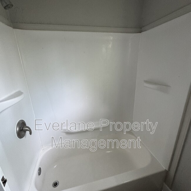 Building Photo - 4030 N Catherwood Ave