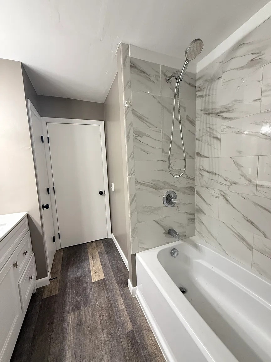 Building Photo - 80 Gladstone St