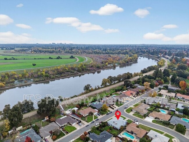 Building Photo - 728 Clipper Way