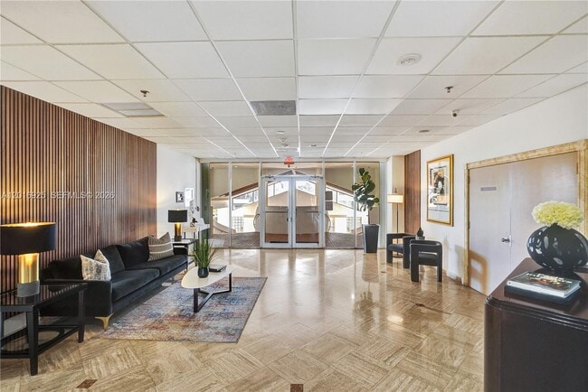 Building Photo - 6422 Collins Ave