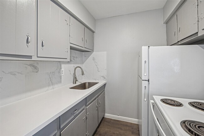 Building Photo - 1716 Crownover Rd