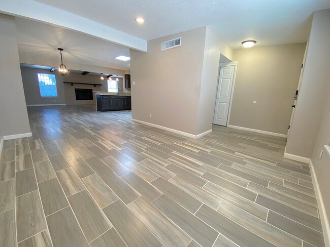 Building Photo - Northeast El Paso 3 bed with Refrig A/C