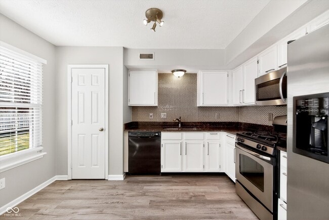 Building Photo - 10769 Park Vista Ct