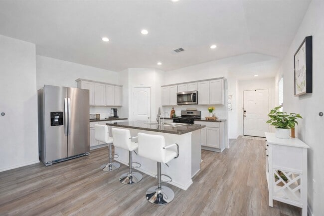 Building Photo - 24034 Sunview Vly Dr