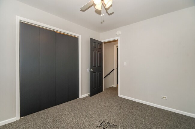 Building Photo - 605 S Raven Rd