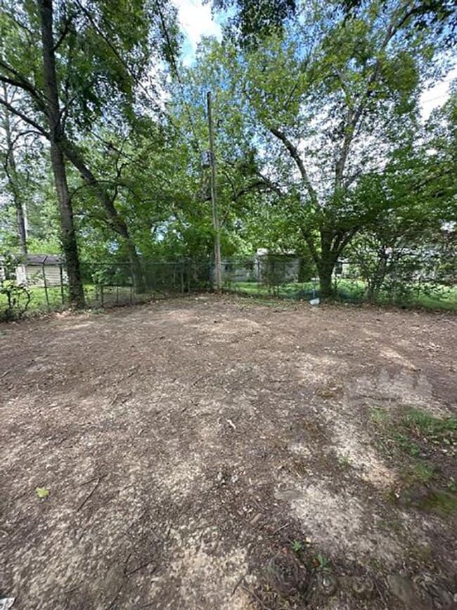 Building Photo - 1240 Robin Hood Ln