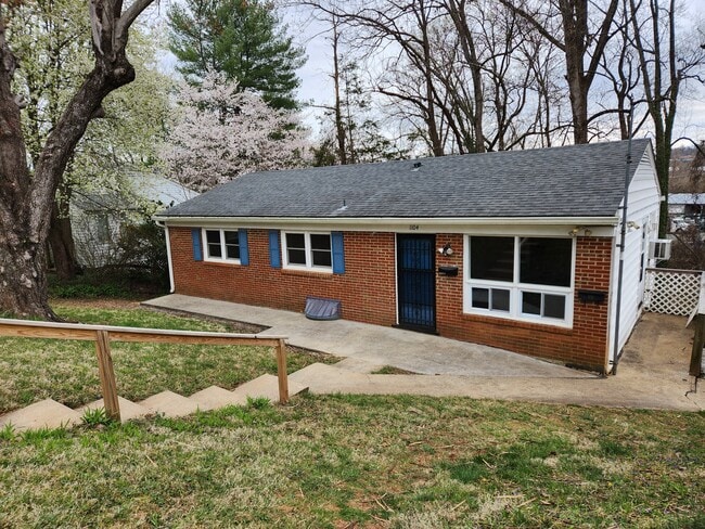 Building Photo - 1104 River Ct