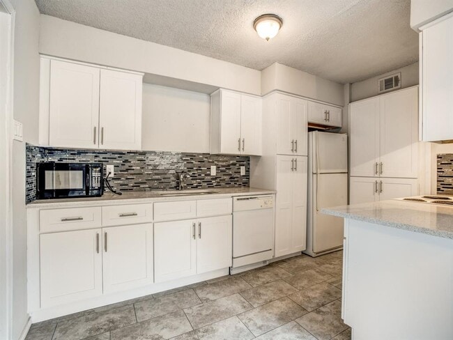 Building Photo - 8121 Ferguson Rd