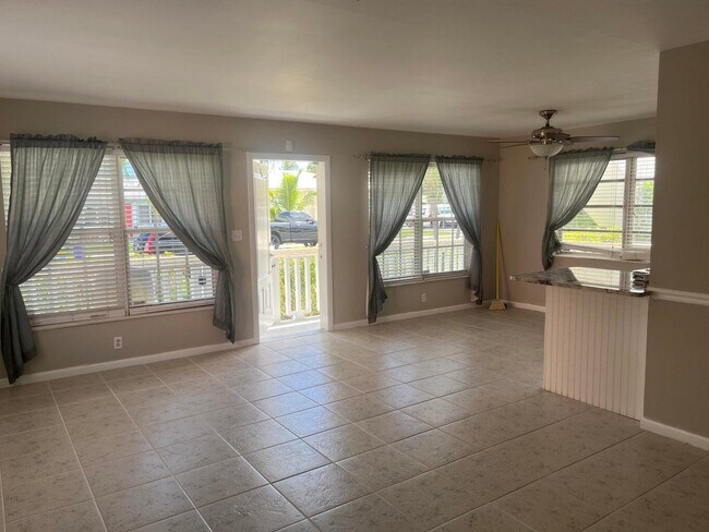 Building Photo - 325 Ocean Breeze