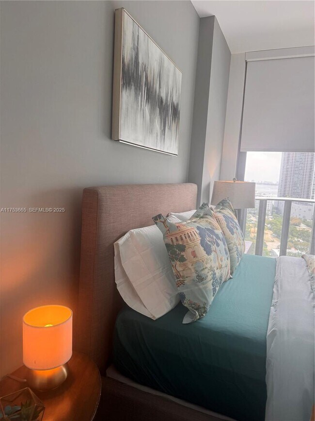 Building Photo - 121 NE 34th St