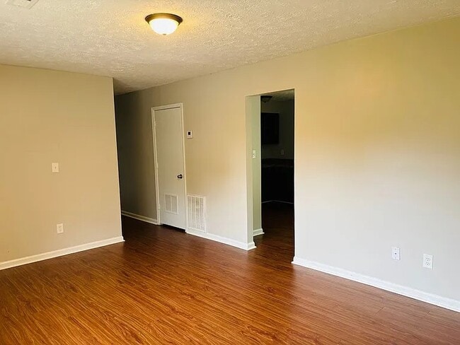 Building Photo - 42 Westgate Park Ln
