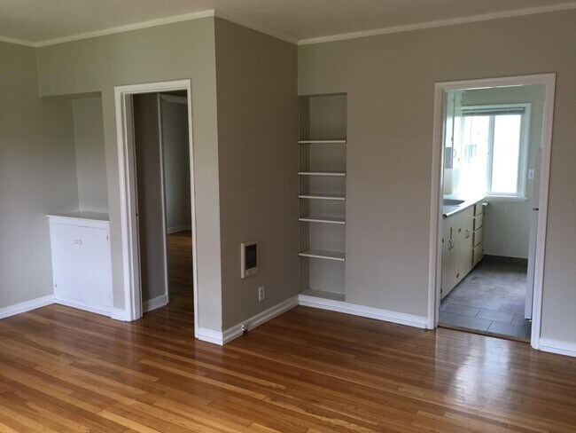 Building Photo - 1bed w/hardwoods, extra storage onsite, co...