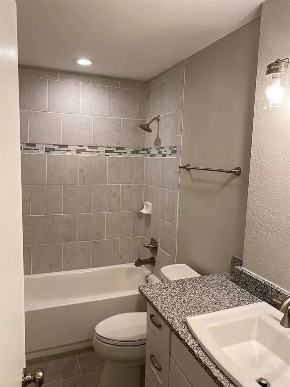 Guest Bath - 575 Cherry Ln