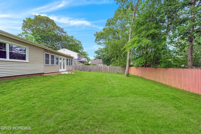 Building Photo - 895 Raleigh Dr