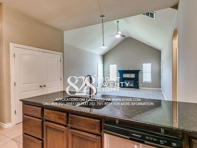 Building Photo - Roommates Not Working Out? 4 Bed/2 Bath Home Near OU Campus Available NOW! (Not Preleasing for 2027)