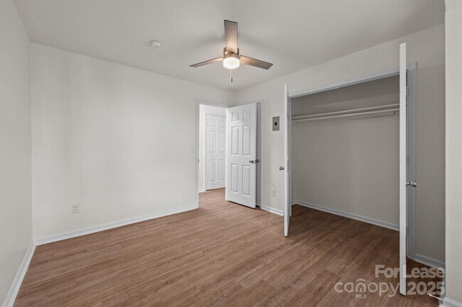 Building Photo - 6203 Rosecroft Dr