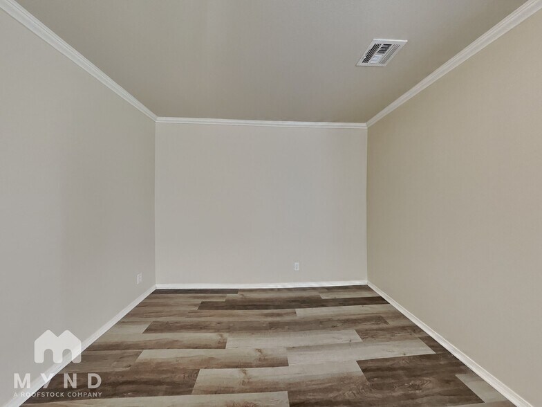 Building Photo - 5717 N 33rd St