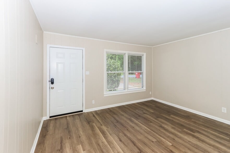 Building Photo - 4582 Shadow Lawn Dr