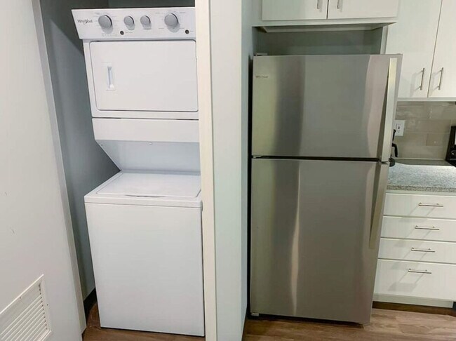 Building Photo - 2301 Ingersoll Ave