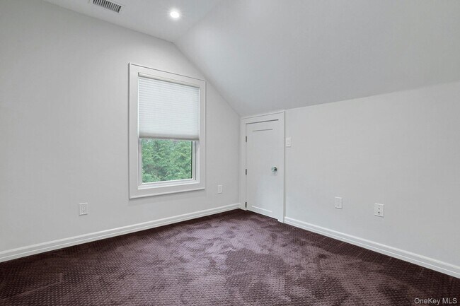 Building Photo - 505 Bedford Rd