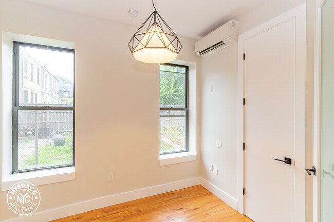 Building Photo - 1671 Lincoln Pl