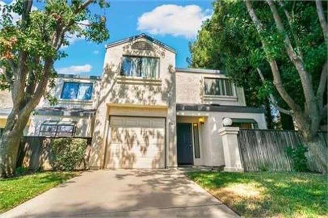 Primary Photo - Great 2 bedroom, 1.5 bath in South Davis f...