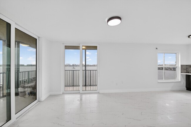 Building Photo - 896 N Federal Hwy