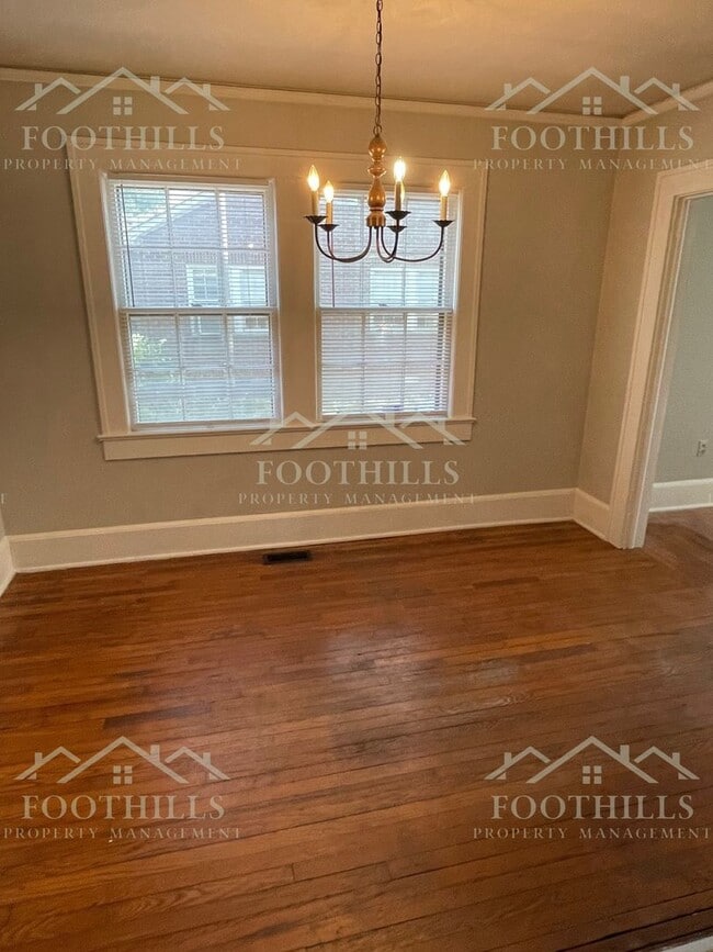 Building Photo - 2-Bed, 1-Bath with Beautiful Hardwood Floors