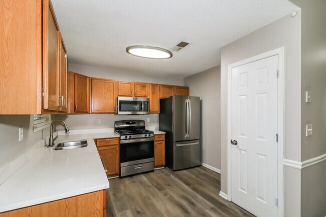 Building Photo - 2915 Russ Ln