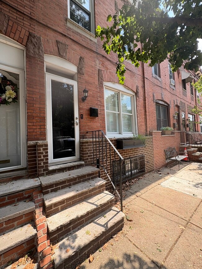 Building Photo - 2415 S Lambert St
