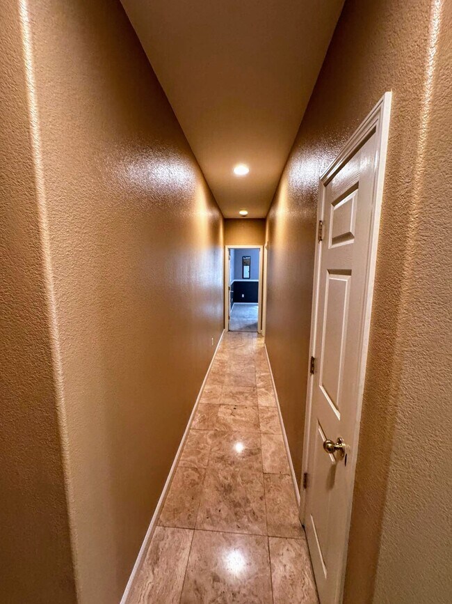Building Photo - 4961 Broadwater Dr