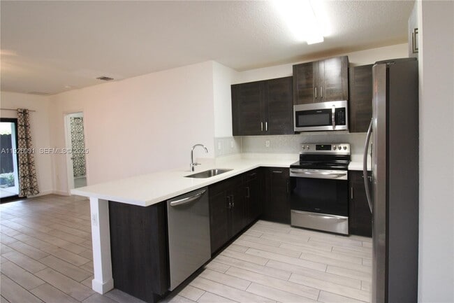 Building Photo - 561 NE 6th Pl