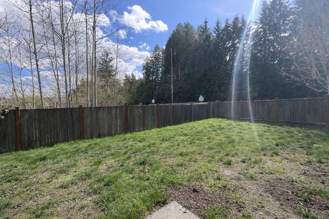 Building Photo - Spacious 4-Bedroom Home with Balcony and Fenced Yard in Marysville