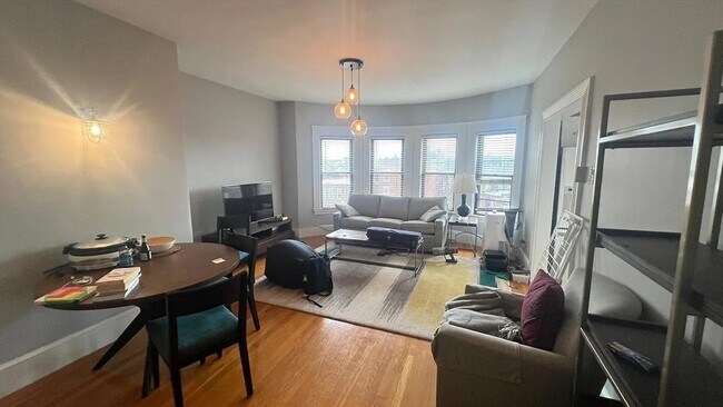 Primary Photo - 857 Beacon St
