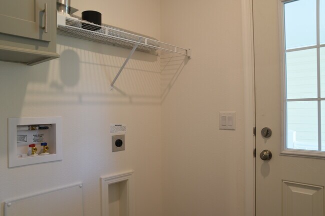 Building Photo - 1902 W Gleneagles Rd