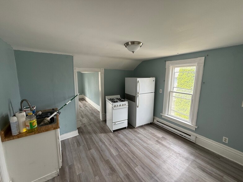 Kitchen - 406 W 14th Ave
