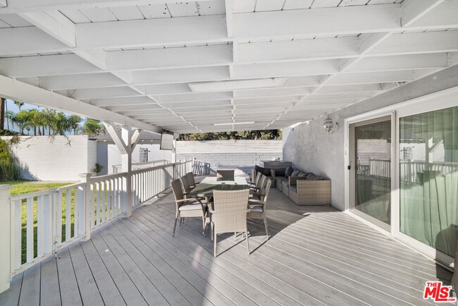 Building Photo - 5439 Carpenter Ave