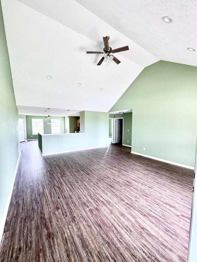 Building Photo - Large home for rent!