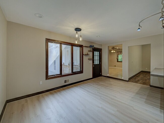 Building Photo - 17 Bauers Ln