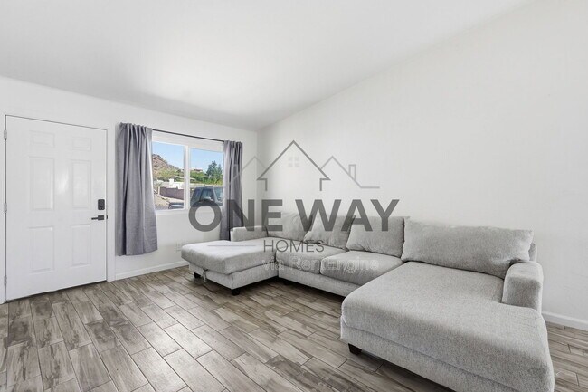 Building Photo - 1329 E Cholla St