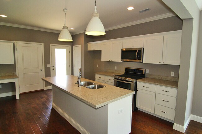 Building Photo - Beautiful Home in Walden Park