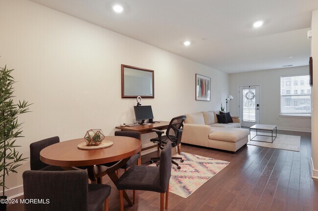 Building Photo - 50 Midway Rd S